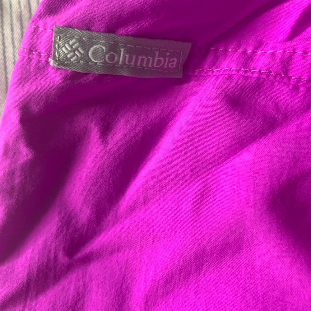 Two pair of women’s Columbia hiking shorts - Picture 5 of 12